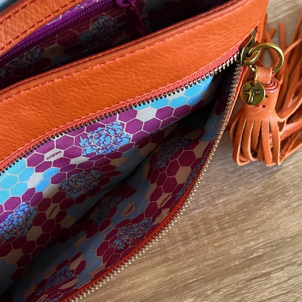 HOBO Orange Leather Crossbody Bag w detailed liner - Picture 5 of 7